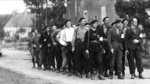 Les Partisans (По долинам и по взгорьям) на французском