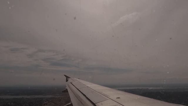 Landing at Montréal-Pierre Elliott Trudeau International Airport on Runway 26L - Window View смотреть онлайн