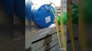 Как нагреть воду от Солнца, при помощи бочки, для полива распылителем под давлением.