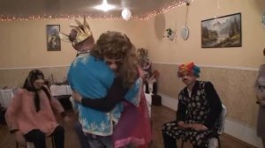 самая лучшая сказка Три сестры, зеркальце и король