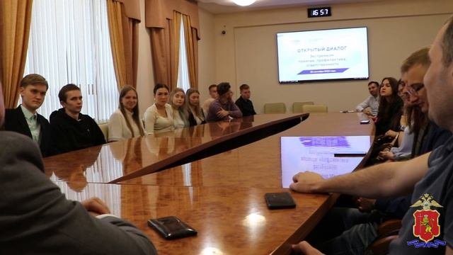 Круглый стол_студенты ЮИ ВлГУ с ЦПЭ УМВД