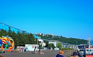 Поездка по Городу Туапсе зима 2024 к городскому парку и морскому порту. Выпал снег в горах Туапсе