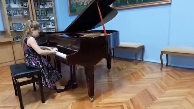 Дмитриева Евгения фотрепиано 8-9 лет Д. Шостакович " Полька- Шарманка"