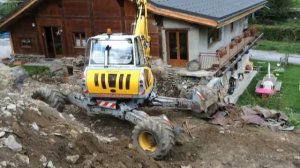 Возможности современной техники. Удивительный экскаватор.