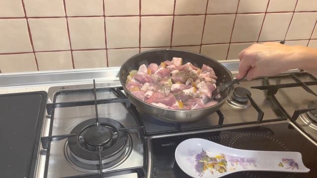 Гуляш из свинины , готовим вкуснейший гуляш по простому рецепту смотреть онлайн