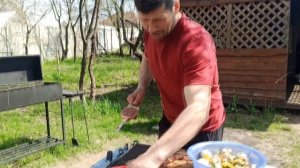 Свиной шашлык на мангале