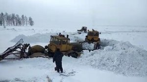 К-700 застрял в снегу #4