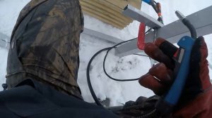 Монтаж каркаса забора, сварка, установка лаг, прожилин забора к столбам