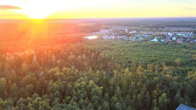 ЖК Миниполис Серебрица на фоне заката.