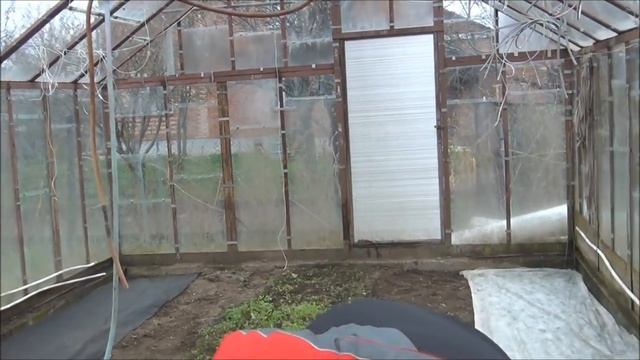 Боремся с сорняками на грядках. Используем простые способы смотреть онлайн