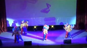 Алиса танцует танец волшебников