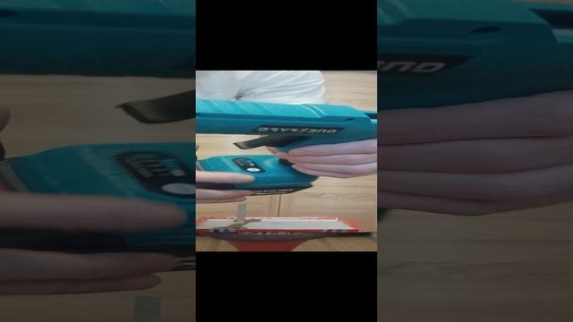 Аккумуляторный клеевой пистолет