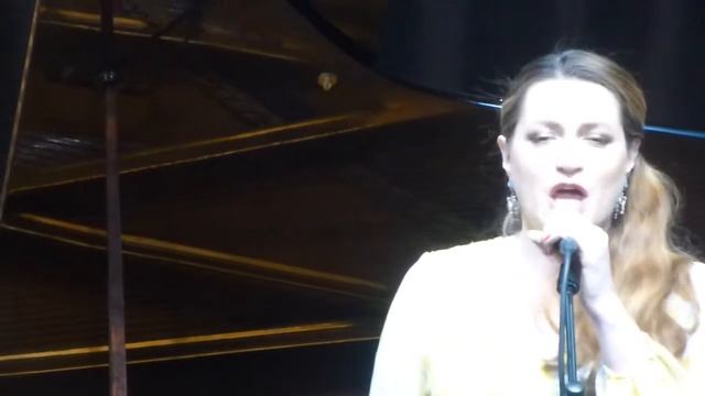 Ирина Крутова "До свиданья, лето" (А.Зацепин - Л.Дербенёв) смотреть онлайн