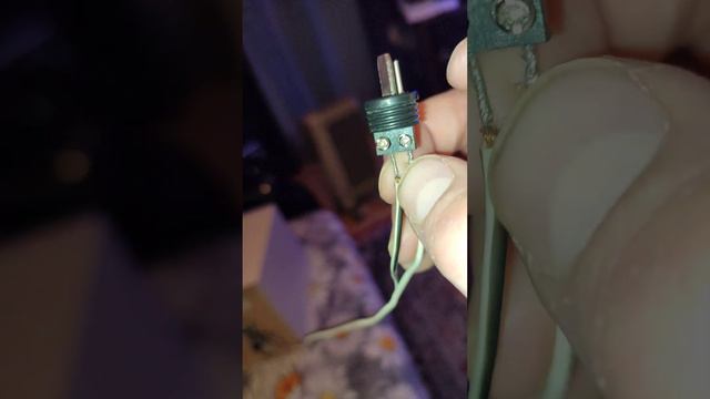 точка-тире, очень удобный штекер с закручивающимися клеммами смотреть онлайн