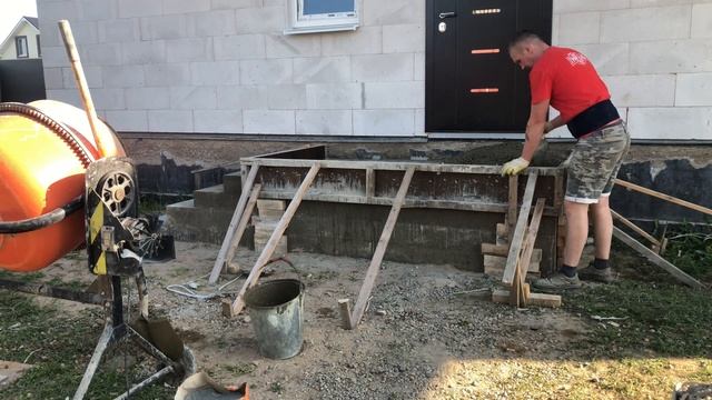 Залили крыльцо. Навели порядок в саду смотреть онлайн