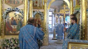 14 октября 2022 года Патриарх Кирилл служил литургию в Покровском женском монастыре после ковида.