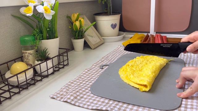 ENG자취생브이로그🏡 처음 도전하는 두부스팸까스와🍖 매운 불닭콘치즈🌽 그리고 푹 빠진 참치김밥 🍱 쫄면 조합은 못참지 🌶 (짜글이찌개 감자조림 콩불 오이냉국)