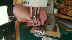 Pfaff 335 H3 Замена челнока.Pfaff 335 H3 Replacement of the shuttle.