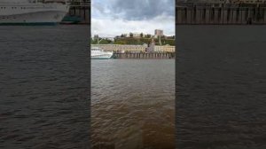 Нижний новгород:Ока впадает в Волгу.