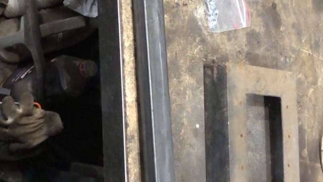 ИЗГОТОВИЛ КРУТУЮ НАПРАВЛЯЮЩУЮ ДЛЯ СДВИЖНОЙ ДВЕРИ VW T4! Какой уплотнитель двери я использовал?! смотреть онлайн