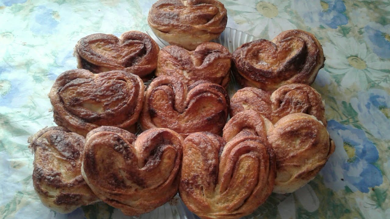 Булочки сахарные плюшки рецепт выпечки .
