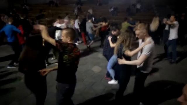 Бачата - Опен в парке Зарядье 26.04.2019 part 5 смотреть онлайн