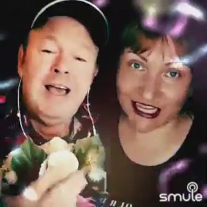 Букет из белых роз. Дуэт из Smule содуэтчика не знаю)) впервые с ним пою😊 Юта Штиль