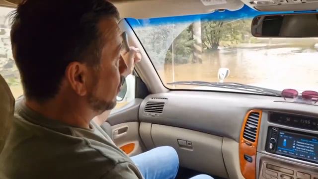 Мэр Невельска выехал в затопленное Колхозное смотреть онлайн