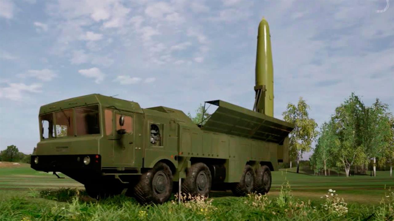Минобороны РФ опубликовало кадры удара крылатой ракетой из "Искандера" по позициям боевиков