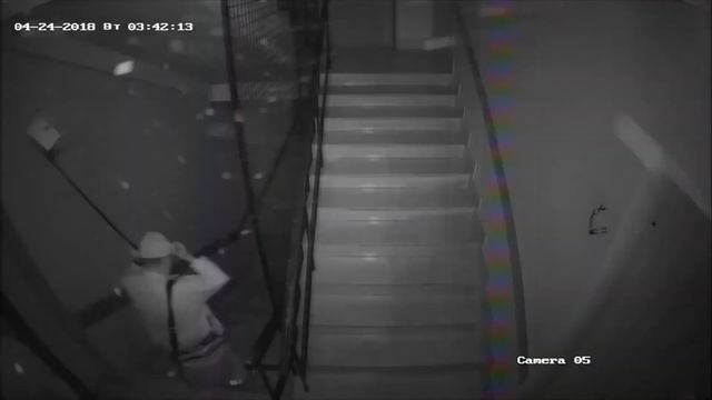 Проникнення до приміщення Ужгородського суду 2 камера смотреть онлайн