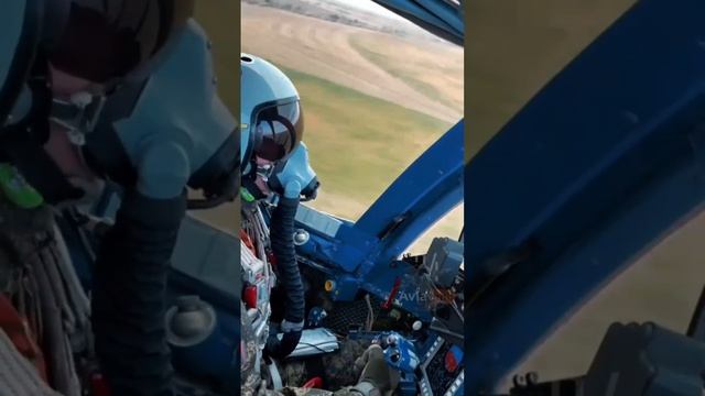 Полёт громокряка Су-34 на сверхмалой высоте где-то над новыми регионами РФ.