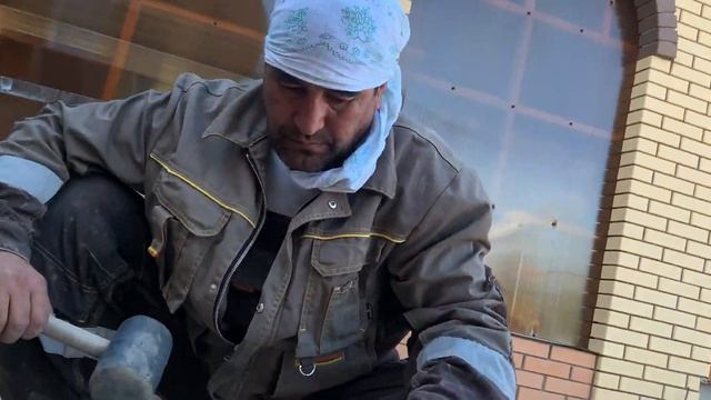 Автостоянка из природного камня 8 см толщиной. Режевской гранит