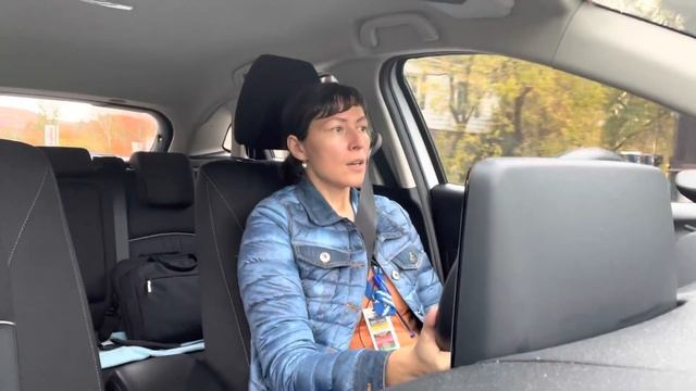 И надо же было так сломать ногу..