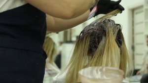 Растяжка тёмных корней и тонирование прямыми пигментами