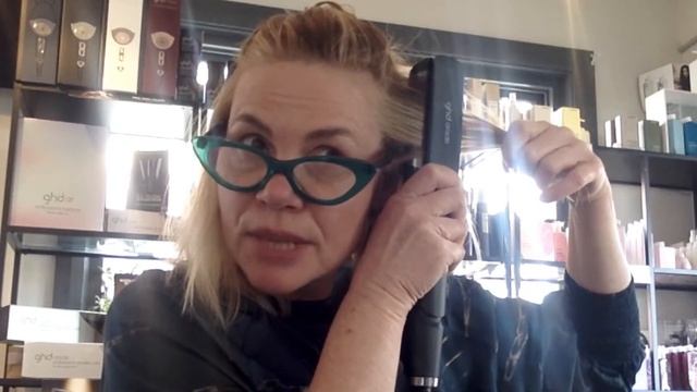 How to use the ghd Oracle to create beachy hair. A tutorial by a hairdresser. смотреть онлайн