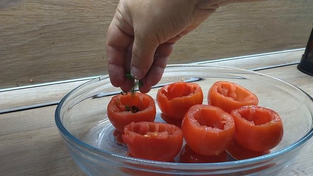 Помидоры, запеченные в духовке - быстро, просто, вкусно, красиво! смотреть онлайн