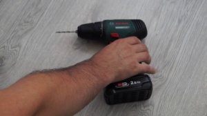Проверка дрели-шуруповерта Bosch UniversalDrill 18V 06039D4005 на биение патрона