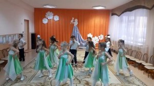 Танец Мамапомогалочка