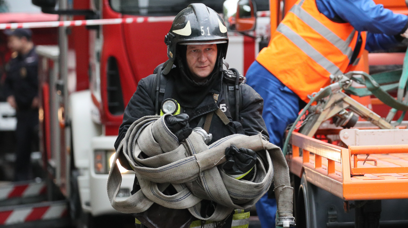В Барнауле мужчина спас 15 человек из горящего трамвая