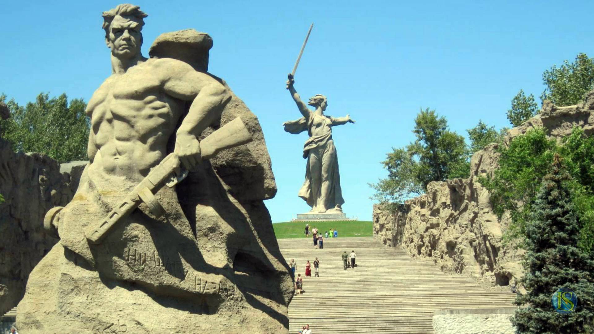 Бои за мамаев курган сталинградская битва. Памят¬ник-ансамбль «героям сталинградской битвы». Сталинград мамаев курган в 1942 году. Памятник-ансамбль героям сталинградской битвы. Бои на мамаевом кургане.