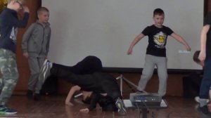 Февромарт. Энергичный танец мальчиков.