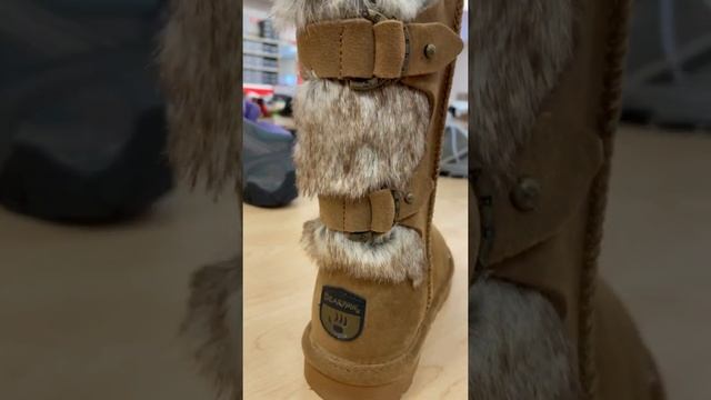 KOOLABURRA BY UGG / BEARPAW BOOTS / FAMOUS FOOTWEAR / TOUR OF THE STORE / SHOP WITH ME