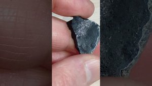 Голубой алмаз. Карбонадо. Плотность 3,4.