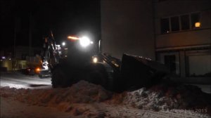 Huddig 1260B Loading A Volvo FH 440 8x4 With Snow