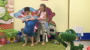 БОЧКА С ШАРИКАМИ. Детский челлендж. ШКОЛА ДИНОЗАВРИКА ИГОРЁШИ