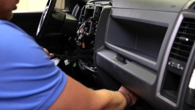 Episode 3: 2016 Ram 1500 Classic All OEM Radio Upgrades Available & Installation Walkthrough смотреть онлайн