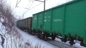 ТЭМ7А-0124 пыхтит везя большой вывозной поезд