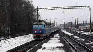 Две ЭР9М и ЧС4 с поездом ДЕСНА 82 Ужгород-Киев. Караваевы дачи