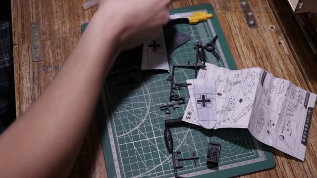 Распаковка модели-игрушки Bf-109 в масштабе 1/48 с алиэкспресс за 250 рублей смотреть онлайн