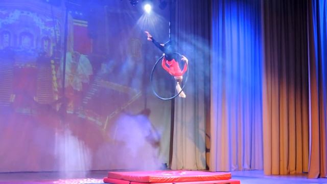 Аня (Величайший шоумен) на сцене (2 место) /забыла номер!? смотреть онлайн